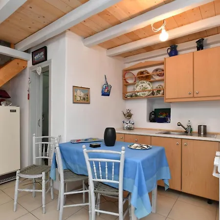 Centrally Located House For 3 People In *