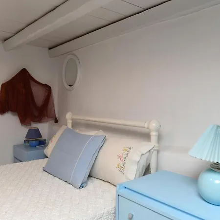 Centrally Located House For 3 People In * Naousa