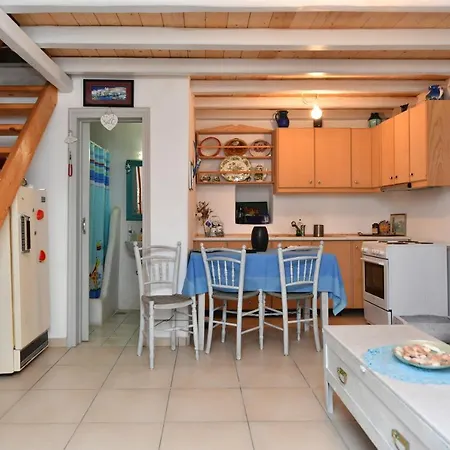 Centrally Located House For 3 People In * Naousa